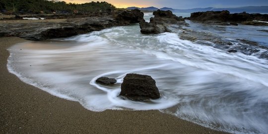 pantai-laut-di-jawa-barat-yang-indah