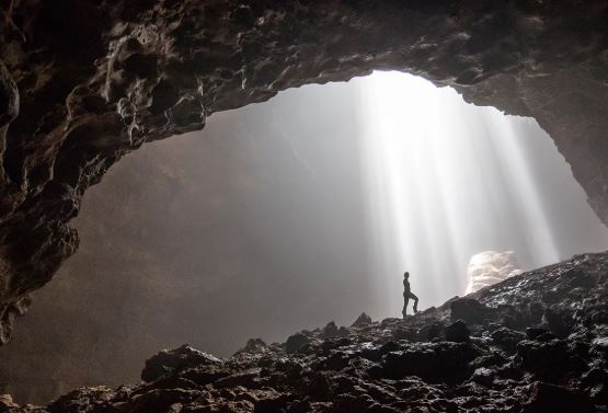 wisata gua alam Indonesia